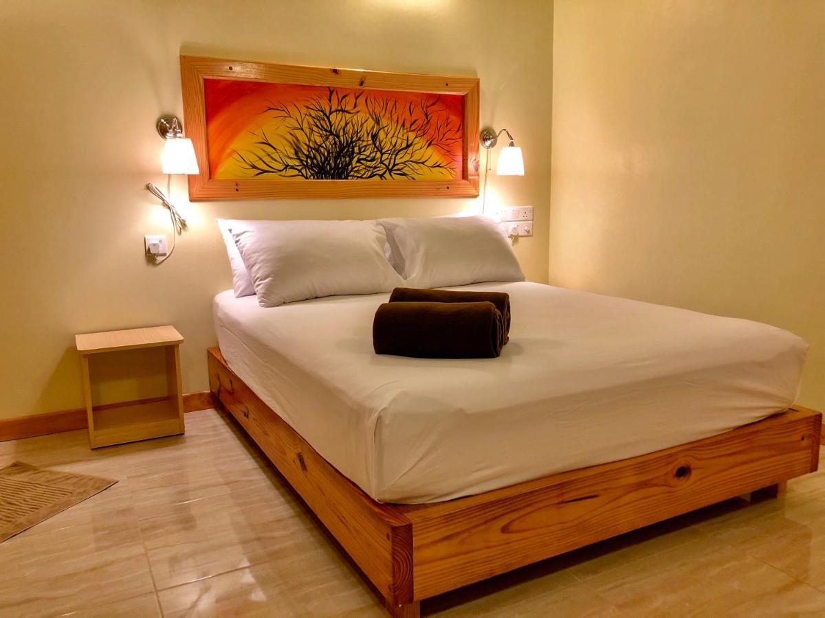 Royal Reef Stay Mathiveri Exterior photo